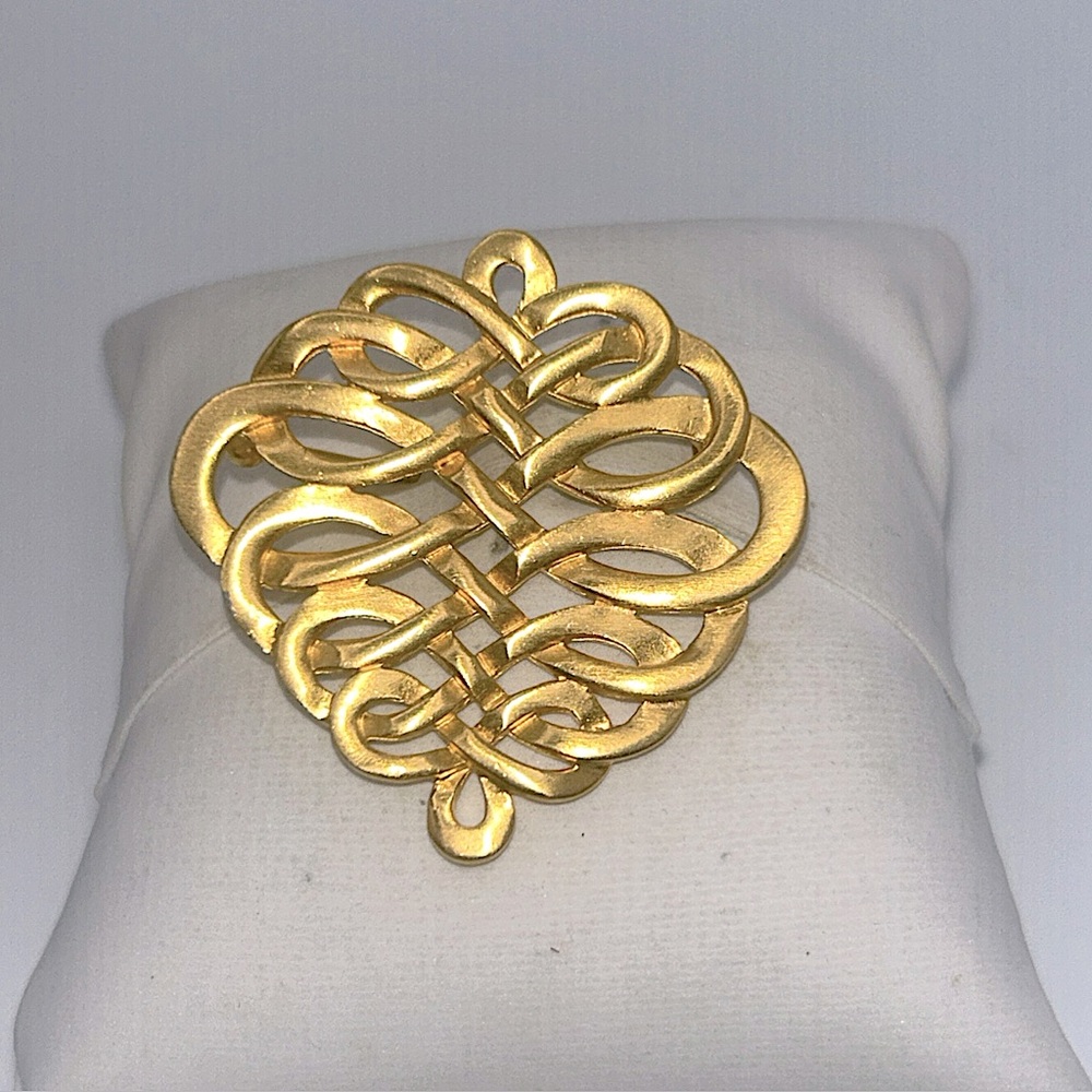 MMA GOLD TONE CELTIC  BROOCH IRELAND SCOTLAND CELTIC NATIONS SIGNED